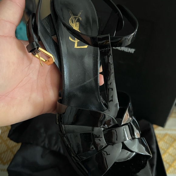 Saint Laurent Vitello Vernice Nero Heels - Picture 9 of 11